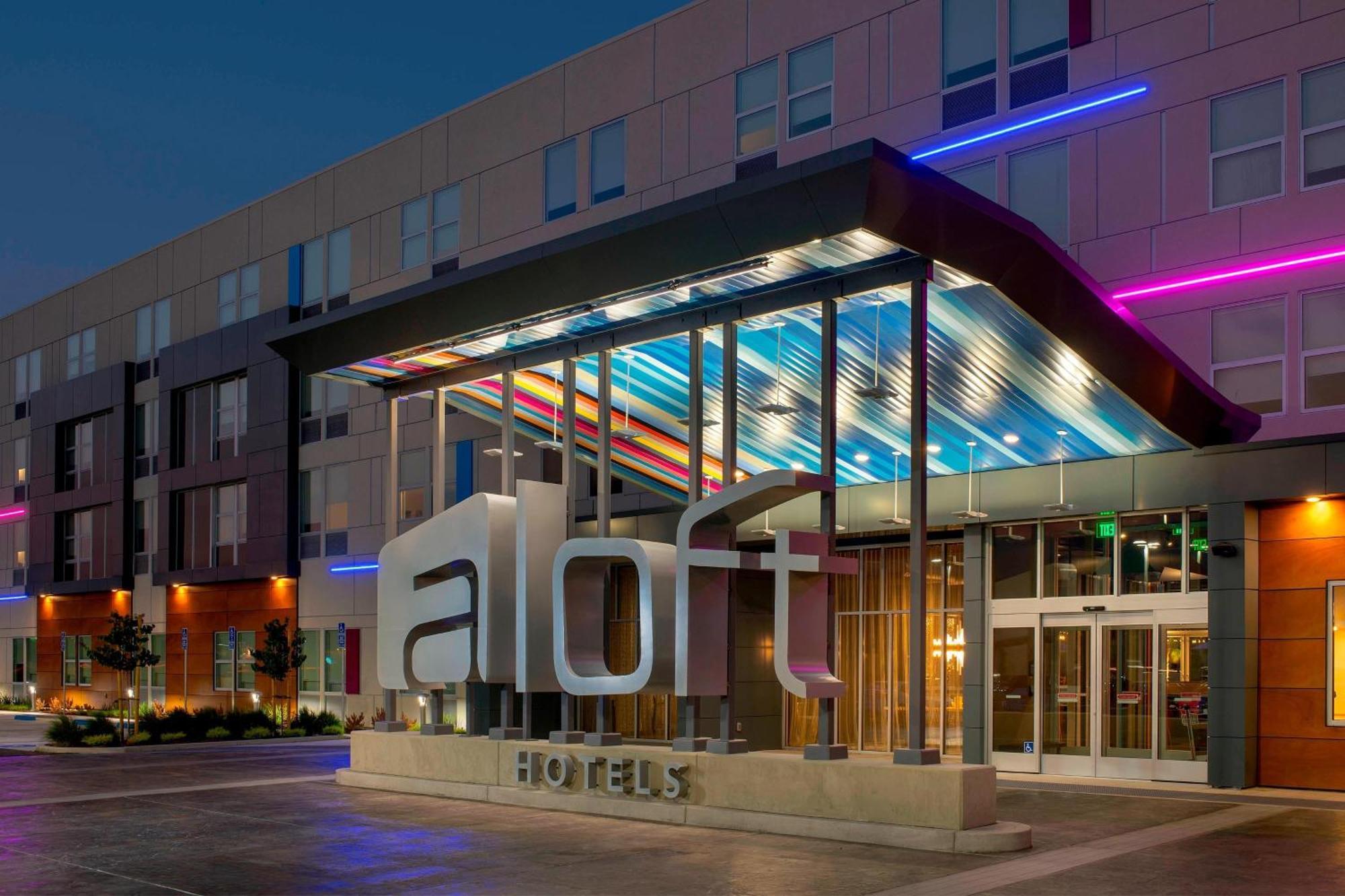 Aloft Indianapolis Downtown Hotel ภายนอก รูปภาพ